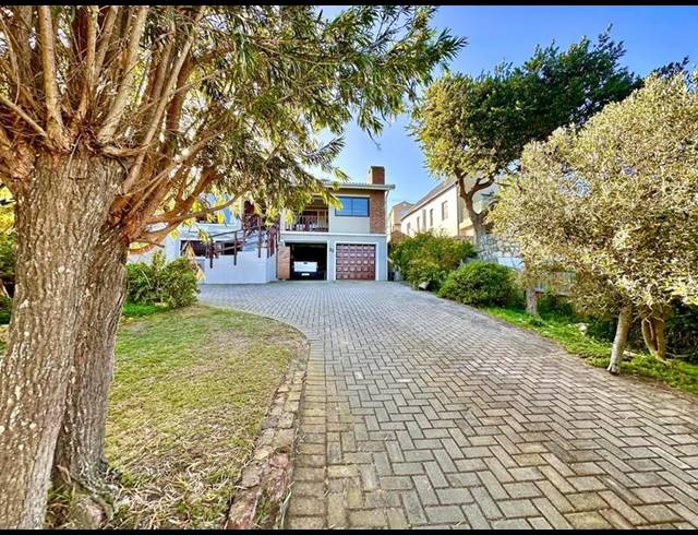 4 BEDROOM HOUSE FOR SALE IN STILBAAI EAST